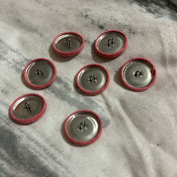 ๐๐ Vintage button set, 7 pink fabric covered metal buttons 2 plastic pearl ๐ - Picture 5 of 7